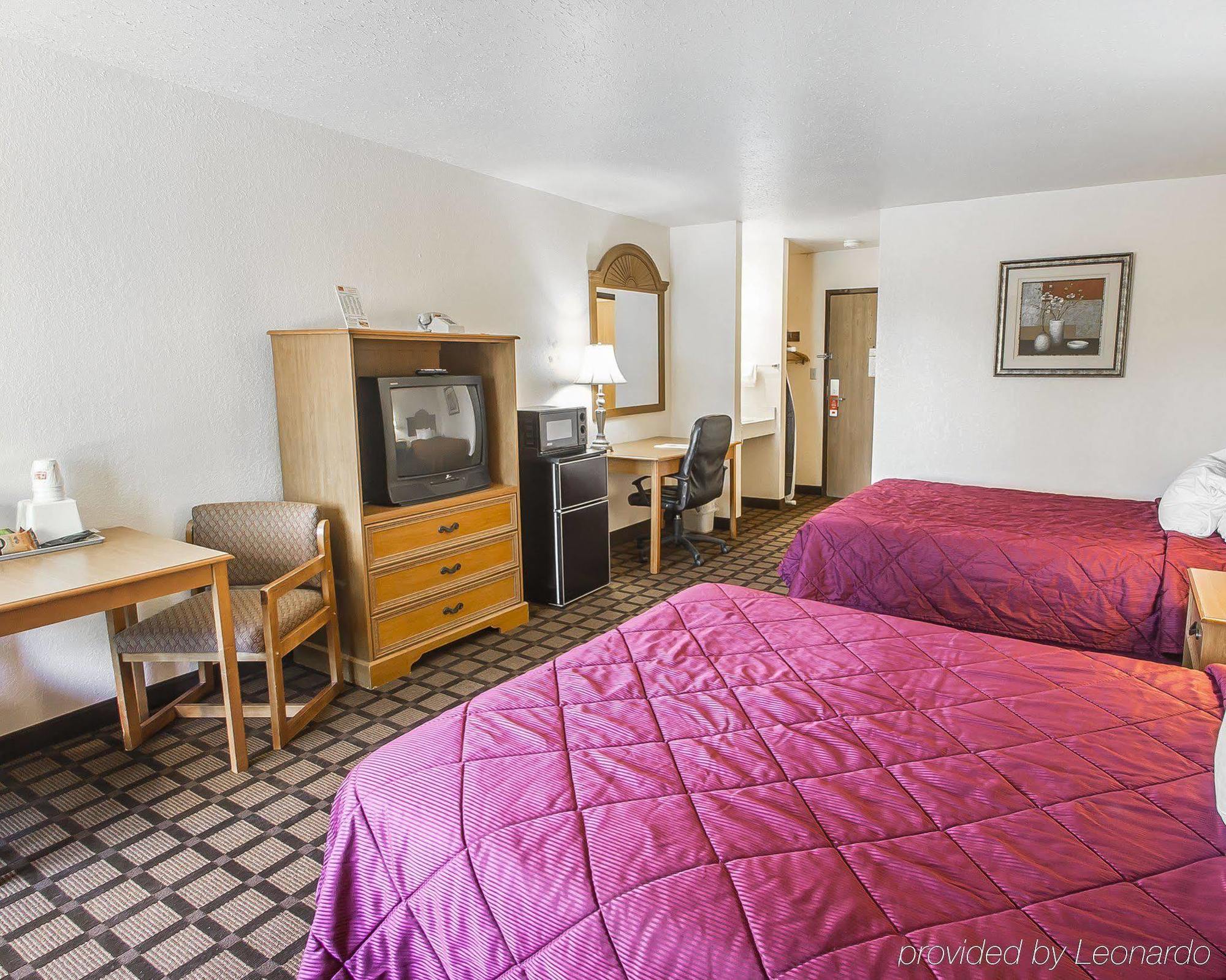 Econo Lodge Inn & Suites Menomonie Exterior foto