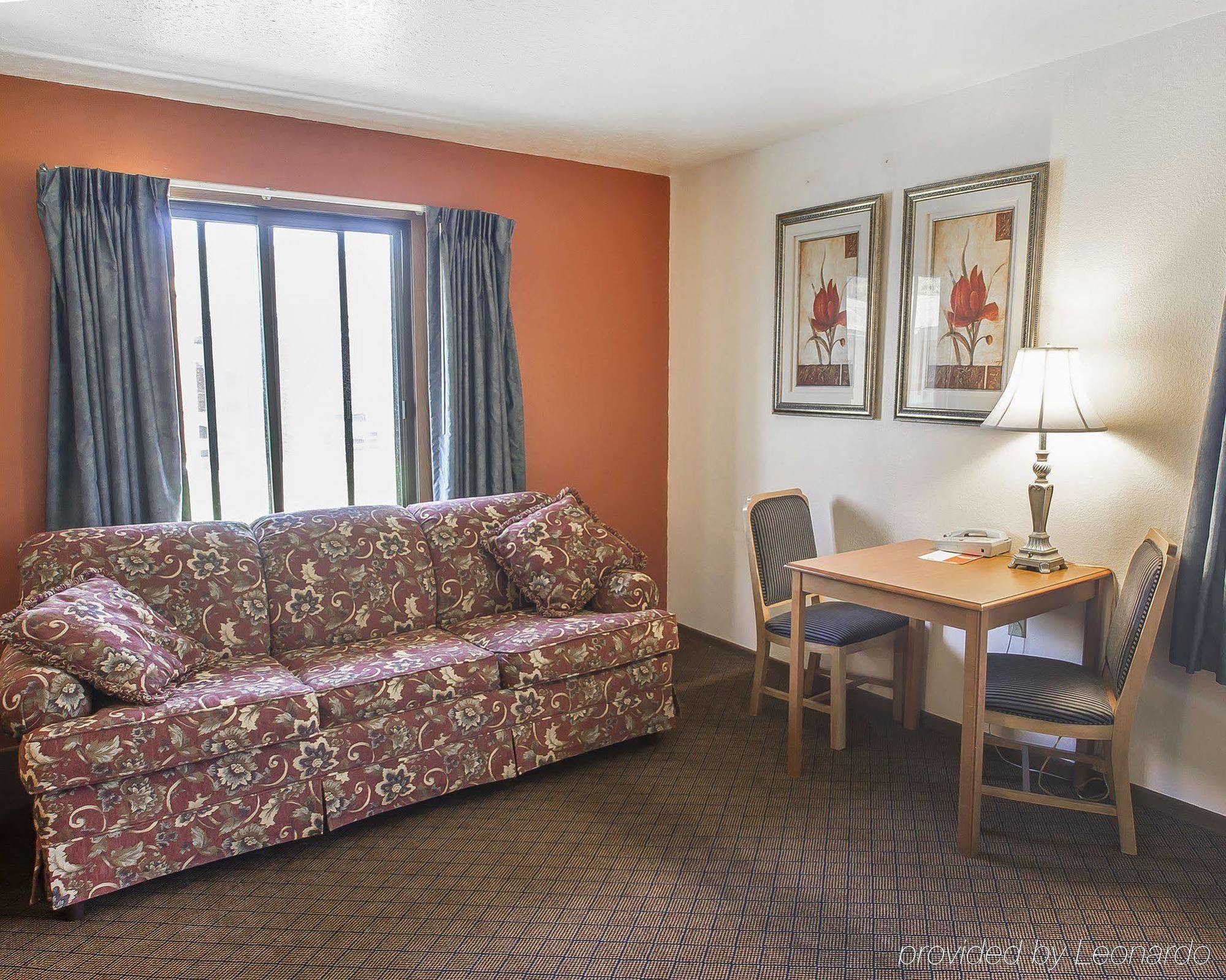 Econo Lodge Inn & Suites Menomonie Exterior foto