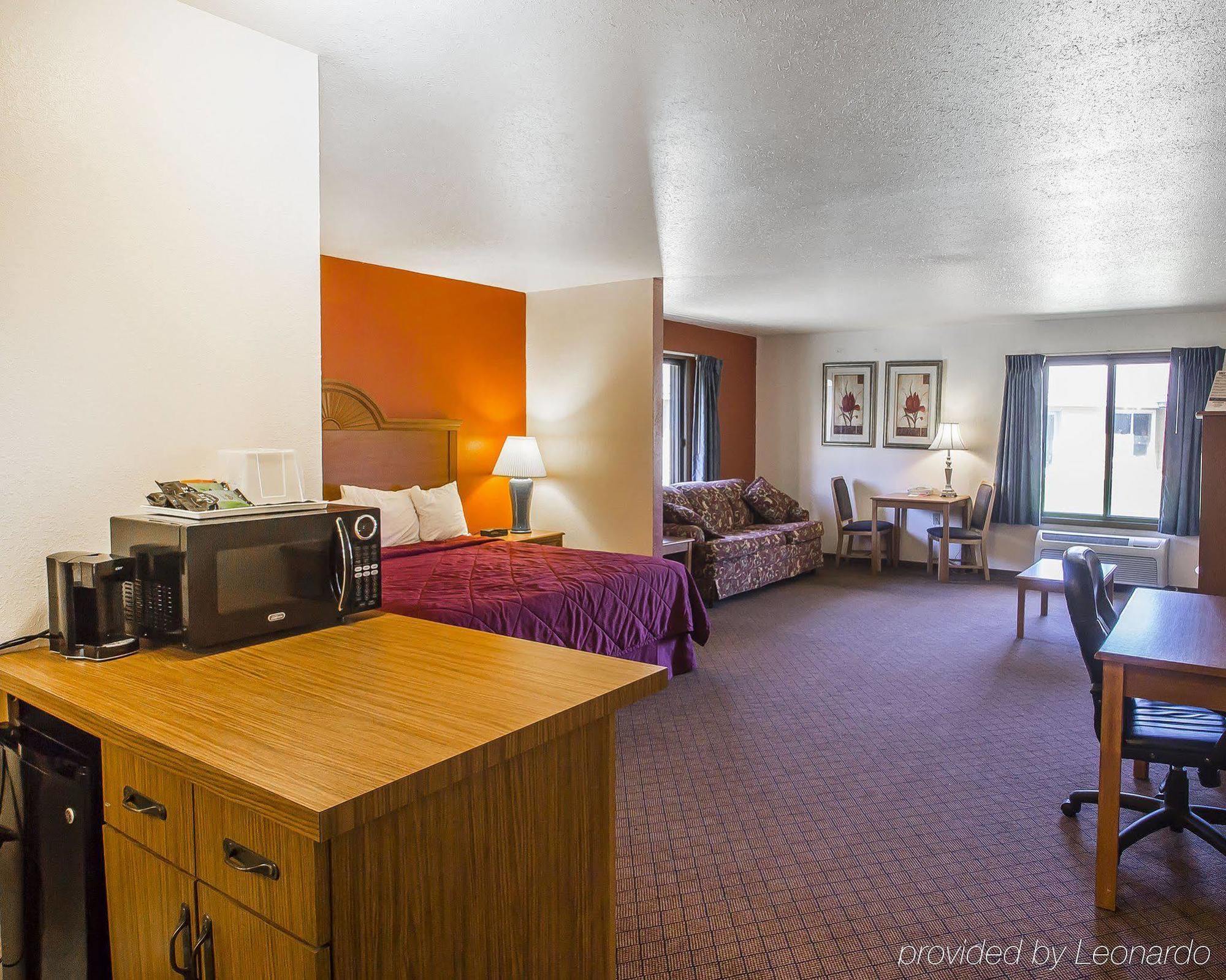 Econo Lodge Inn & Suites Menomonie Exterior foto