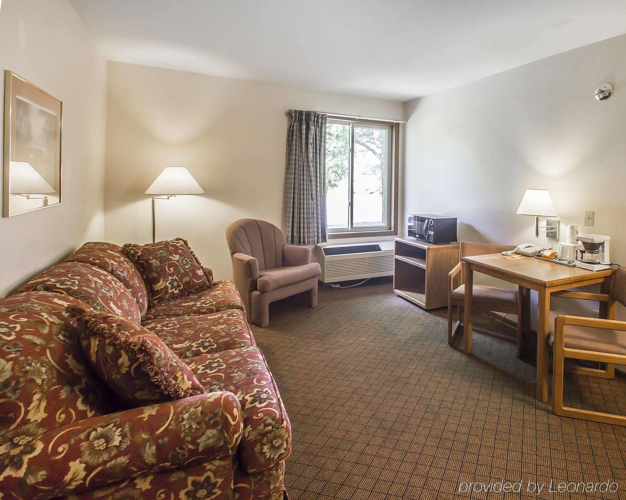 Econo Lodge Inn & Suites Menomonie Exterior foto