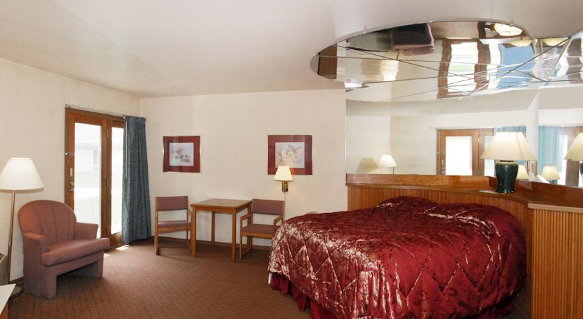 Econo Lodge Inn & Suites Menomonie Exterior foto