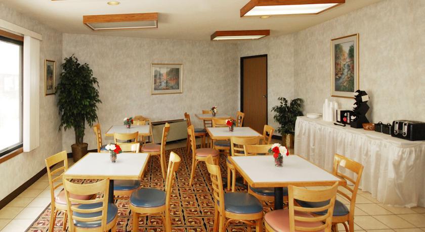 Econo Lodge Inn & Suites Menomonie Restaurante foto