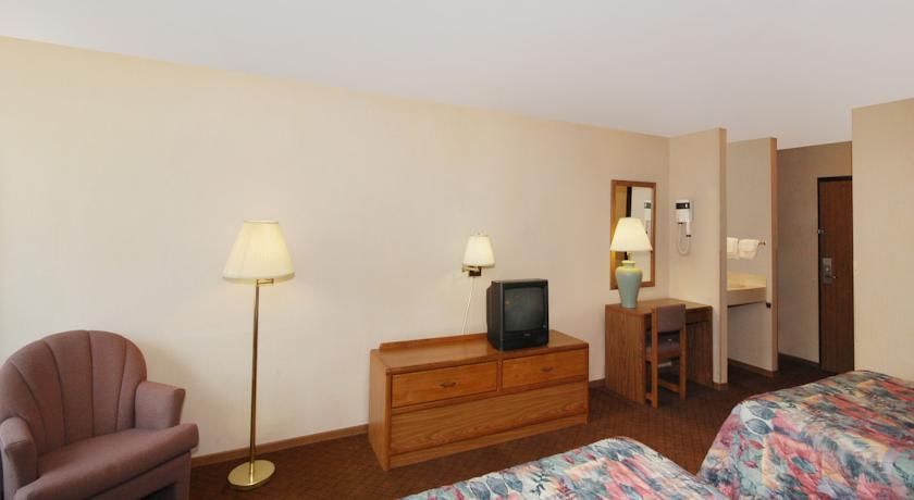 Econo Lodge Inn & Suites Menomonie Exterior foto